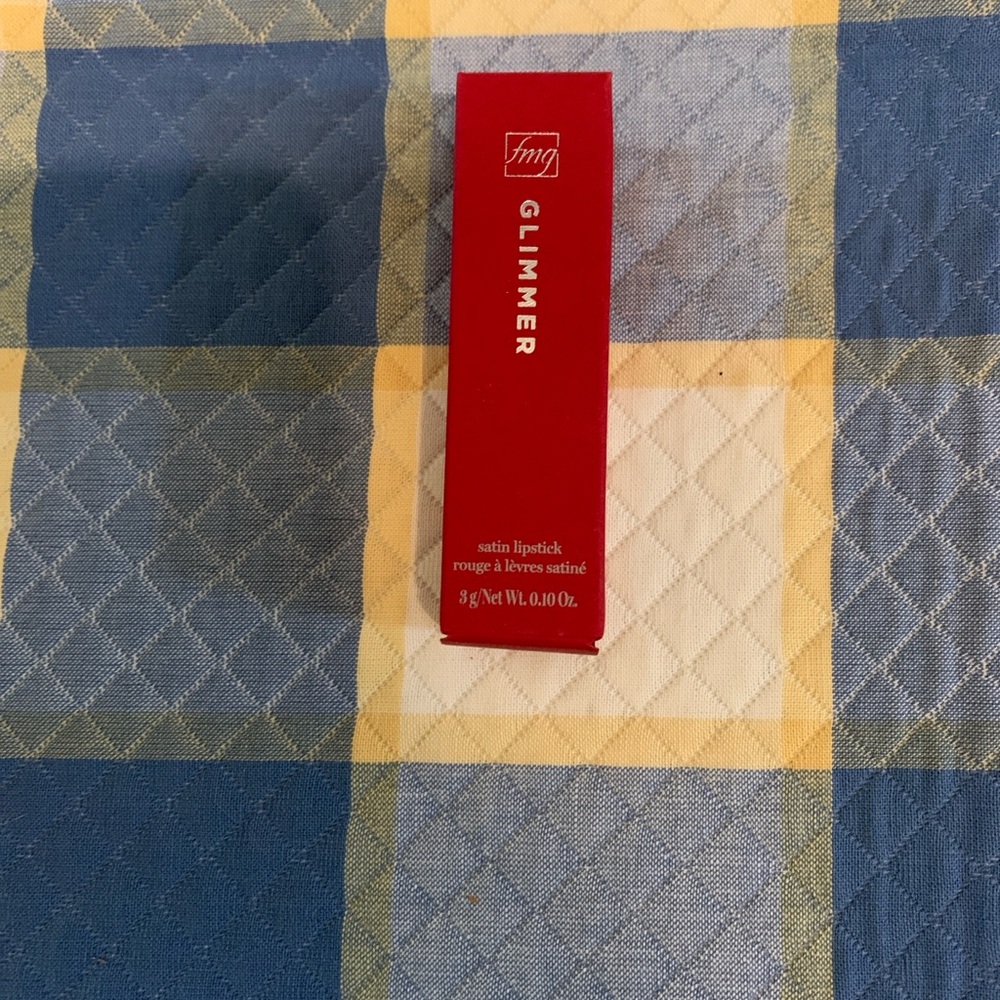 Avon fmg Glimmer Satin Lipstick - Nova